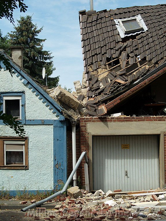 Detonation im Haus Erftstadt Dirmertsheim Brueckenstr P607.JPG